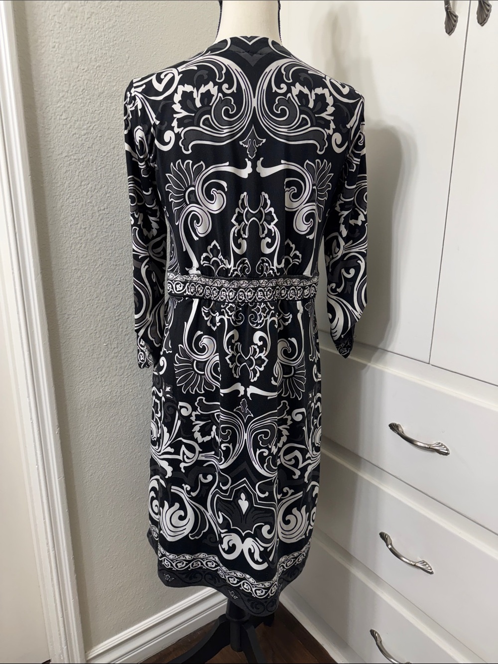 New York & Company Black and White Printed 3/4 Sleeve Midi Dress - Picture 5 of 8